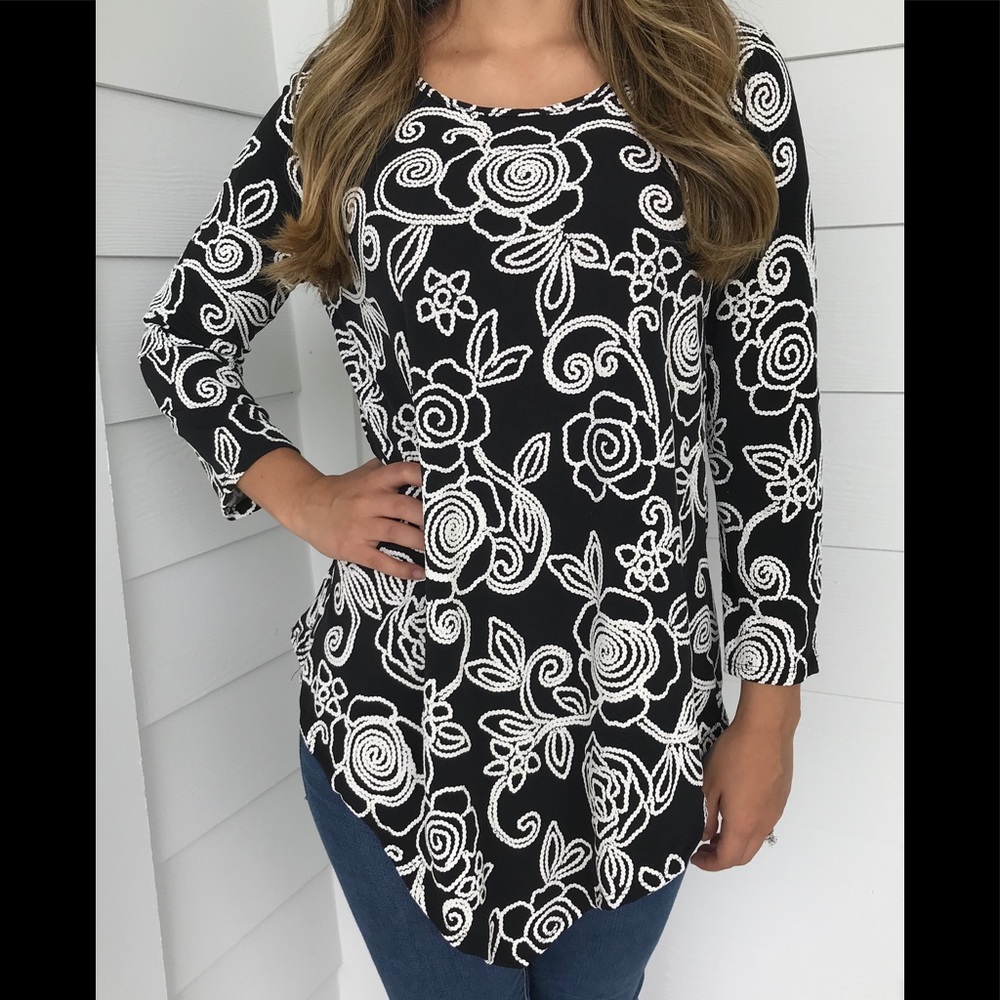 Amana Embroidered Blouse Top asymmetrical hem black white NWT